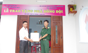 Hà Đô 1: Trao tặng "Nhà Đồng đội"
