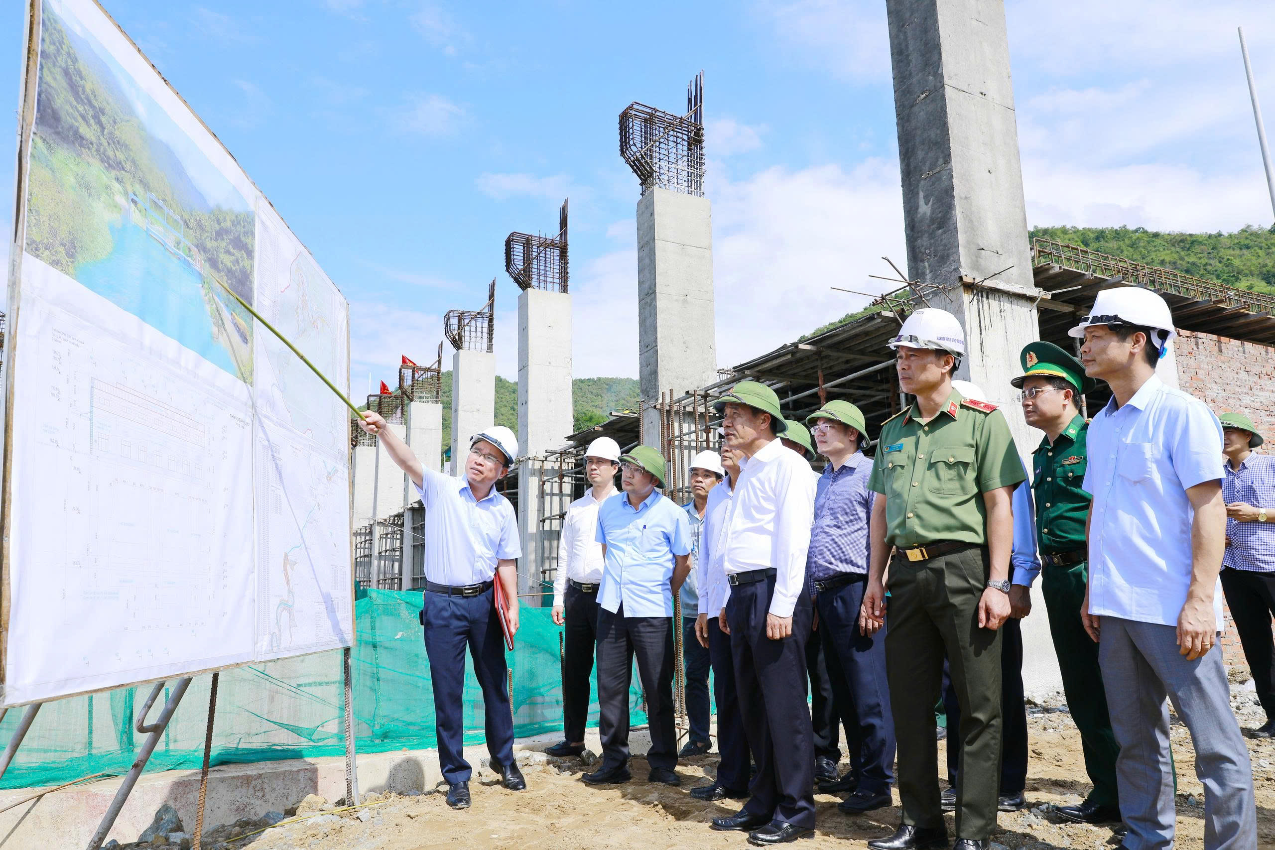 BÍ THƯ TỈNH ỦY TỈNH THANH HÓA LÊ ĐỨC THÁI THĂM DỰ ÁN NHÀ MÁY THỦY ĐIỆN TÉN TẰN