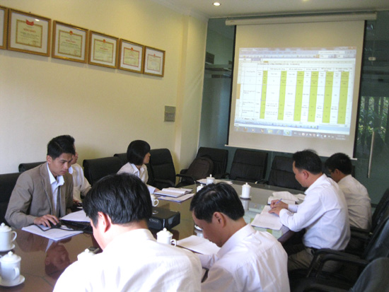 Họp đánh giá thành tích thi đua